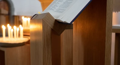 Kirchenmöbel Gneist Bibelhalter Web